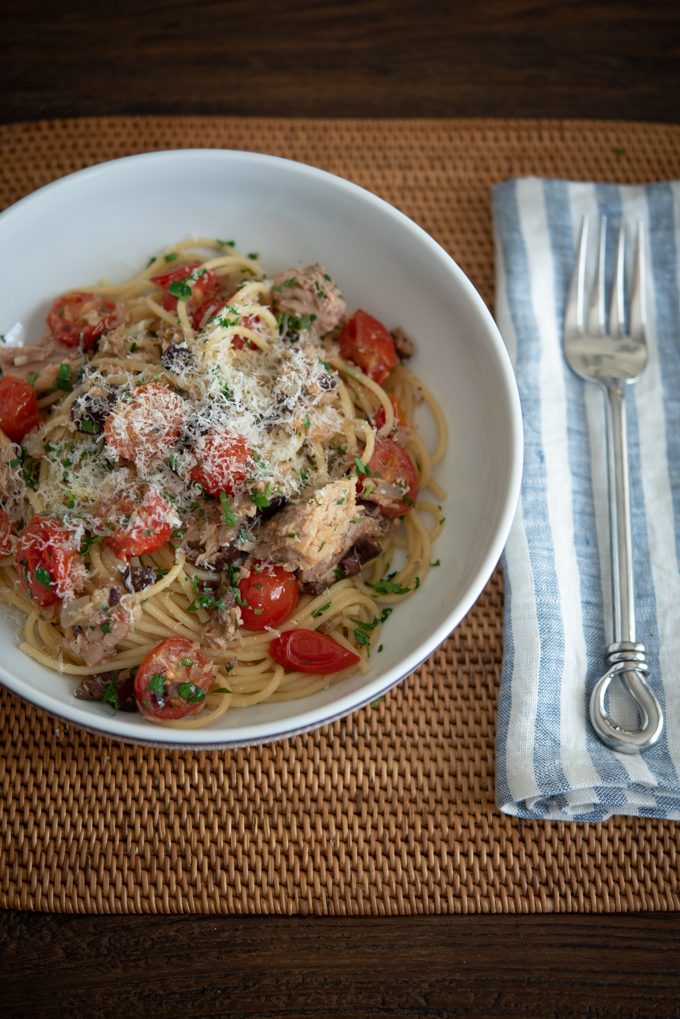 Short pasta made with canned tuna and tomato