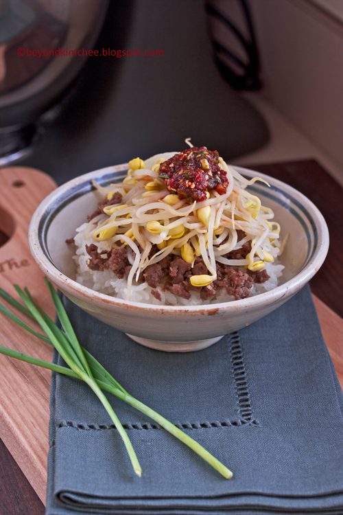 Bean sprout beef rice as a rice bowl.
