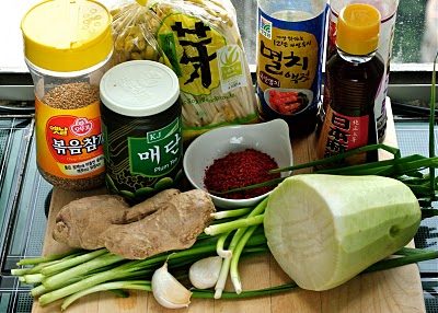 Recipe ingredients for bean sprout kimchi.