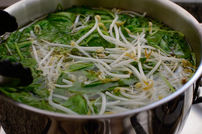 Korean-style spinach Mung Bean Sprouts Salad