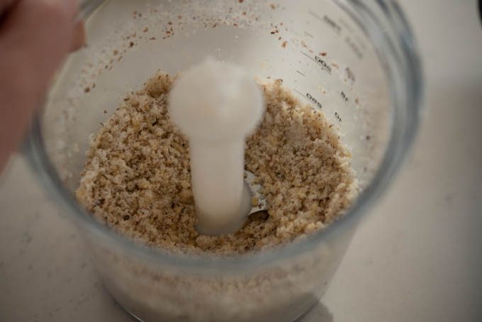 Walnut grounded in a food processor.