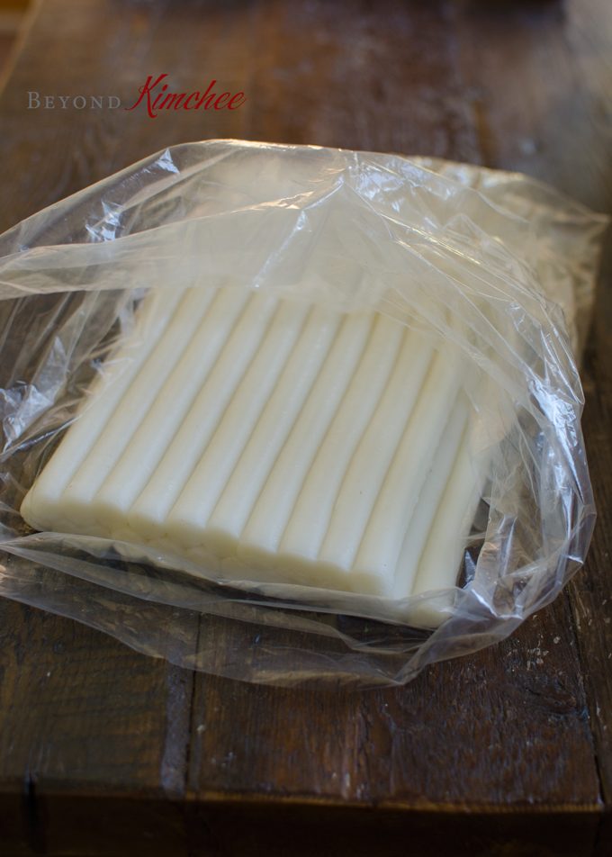 Freshly made long logs of rice cakes are in the package.