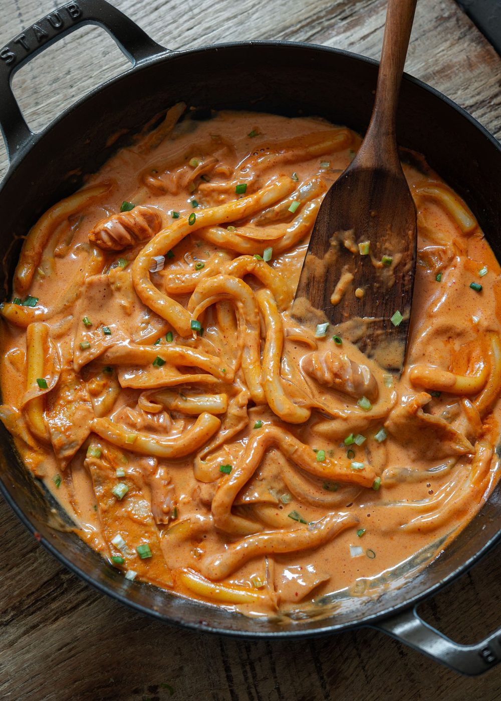 Rose tteokbokki with sausage in a creamy gochujang rose sauce.