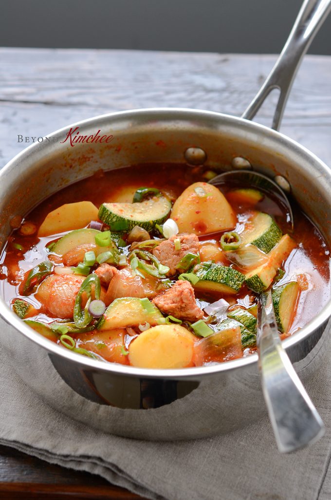 A canned tuna makes a savory spicy Korean stew with potato and zucchini.