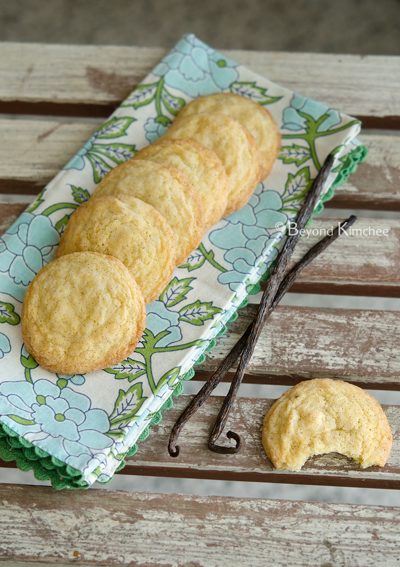 Vanilla bean sugar cookies with vanilla beans on the side.