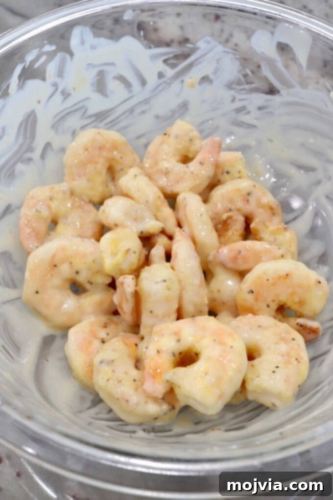 Golden Honey Walnut Prawns 9 cooked shrimp tossed in sauce