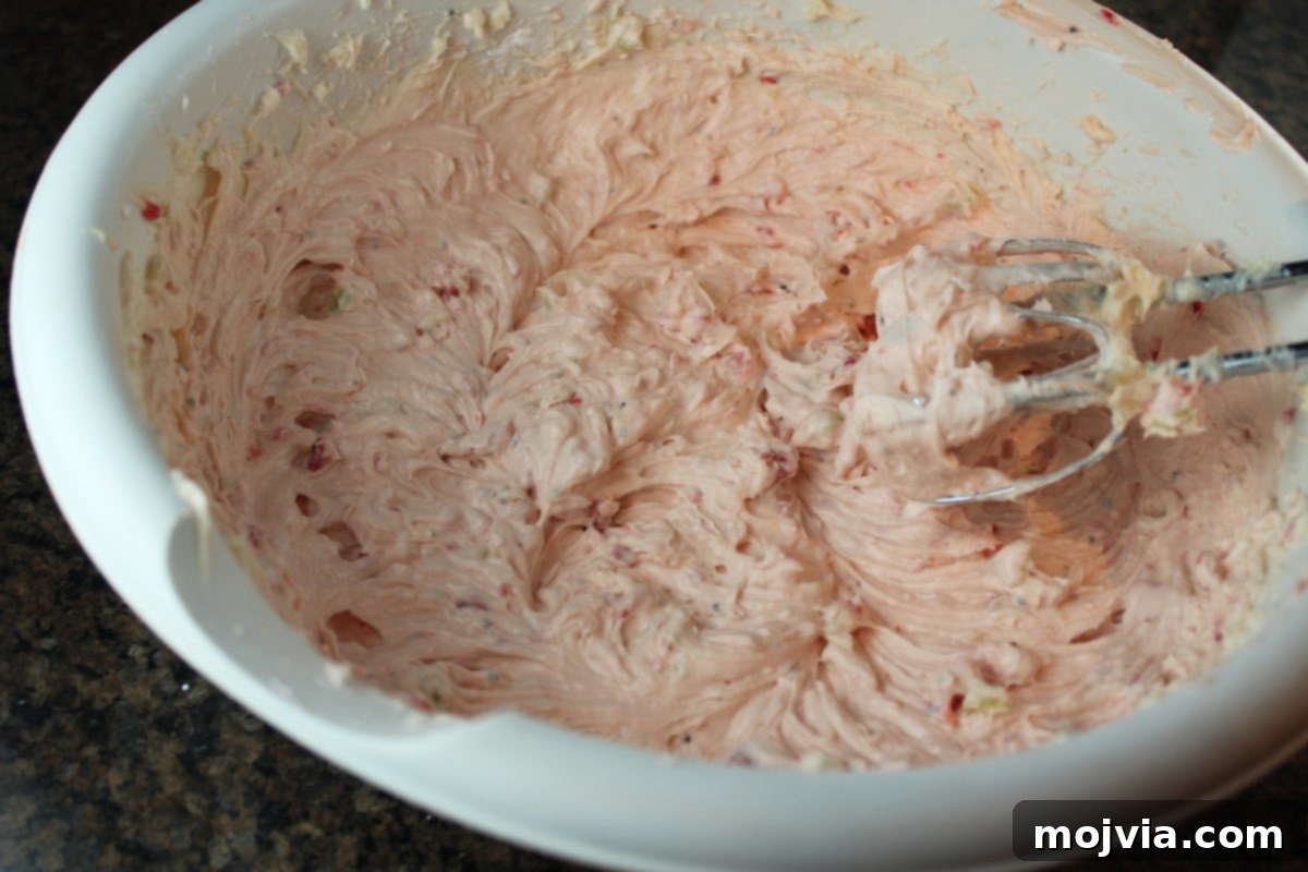 Zesty Strawberry Kiwi Cupcakes 9 Smooth Strawberry Kiwi Creamy Frosting