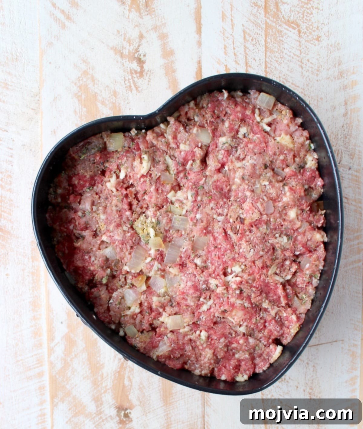 Love Loaf 5 This Italian Meatloaf recipe is easy to make & so delicious! It can be made into a heart shape for Valentine's Day, or made anytime of the year using a traditional meatloaf pan!