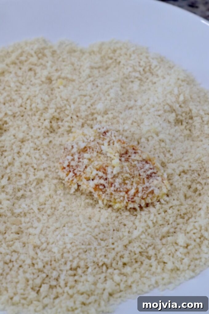 Crispy Boneless Bites 8 piece of chicken covered in breadcrumbs in bowl